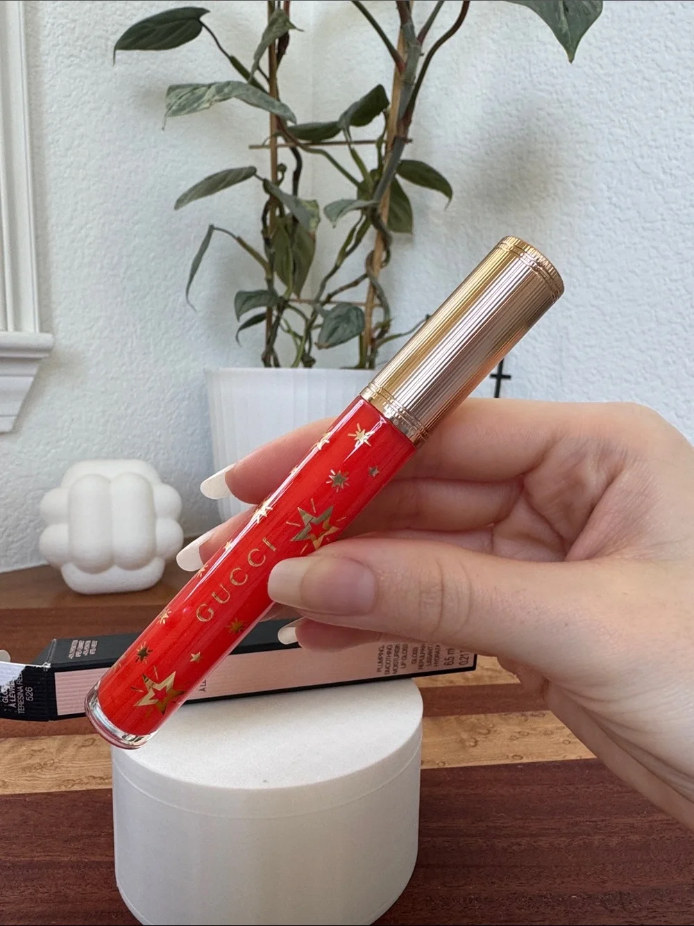 Gucci Hydrating Plumping Lip Gloss - 526 teresina red